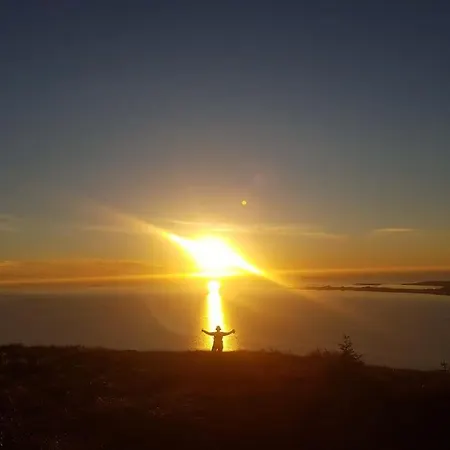I Enebolig Pa Valderoya Ved Alesund *