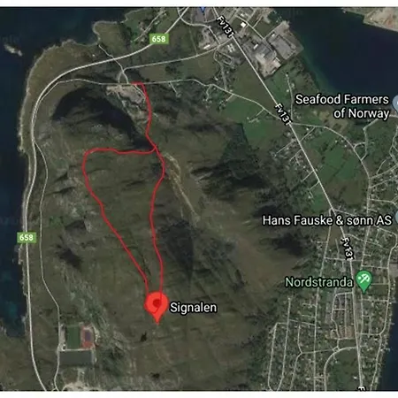 I Enebolig Pa Valderoya Ved Alesund Ytterland
