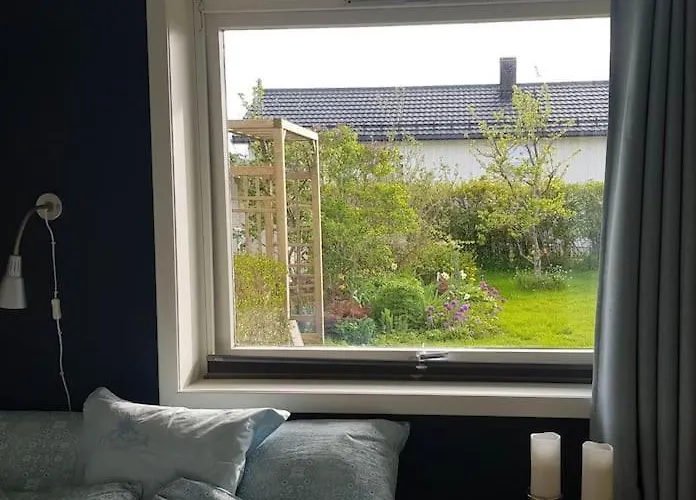 I Enebolig Pa Valderoya Ved Alesund *